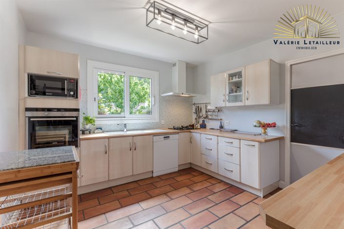 Image No.6-4 Bed House for sale