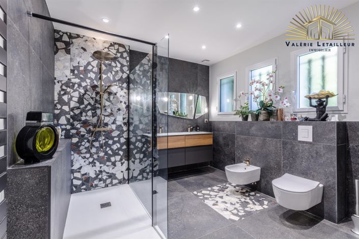 Image No.8-4 Bed House for sale