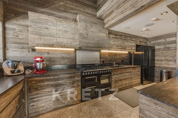 Image No.18-6 Bed House for sale