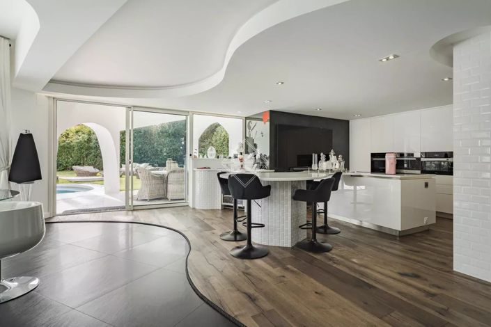 Image No.5-6 Bed House for sale