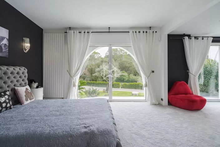 Image No.7-6 Bed House for sale