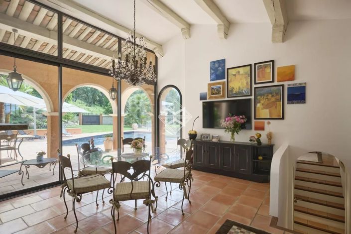 Image No.6-5 Bed House for sale