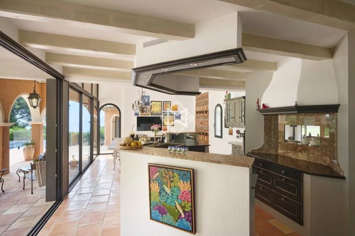 Image No.7-5 Bed House for sale