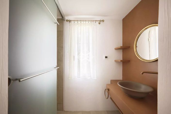 Image No.9-5 Bed House for sale