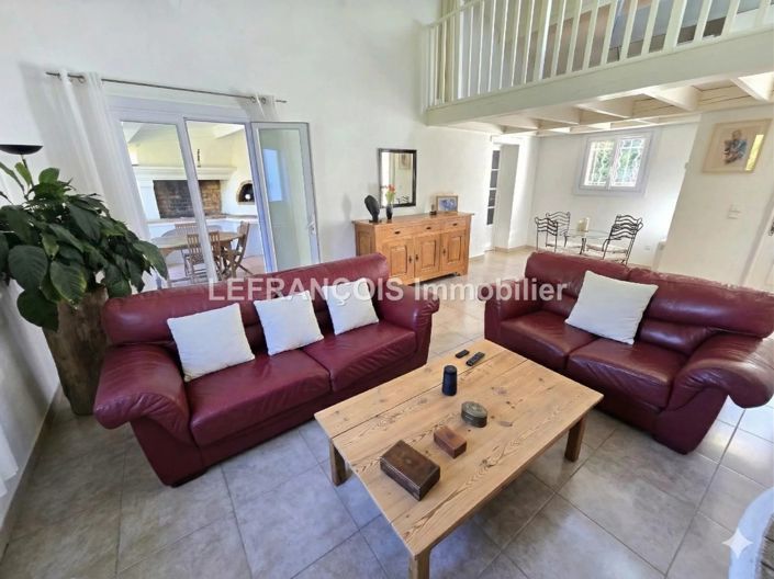 Image No.5-2 Bed House for sale