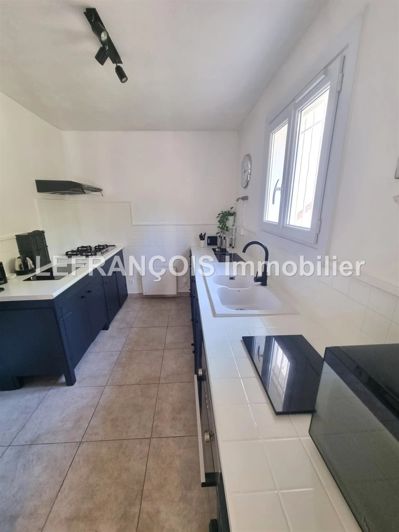 Image No.8-2 Bed House for sale