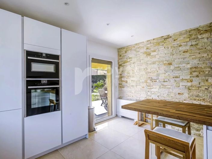 Image No.16-4 Bed House for sale