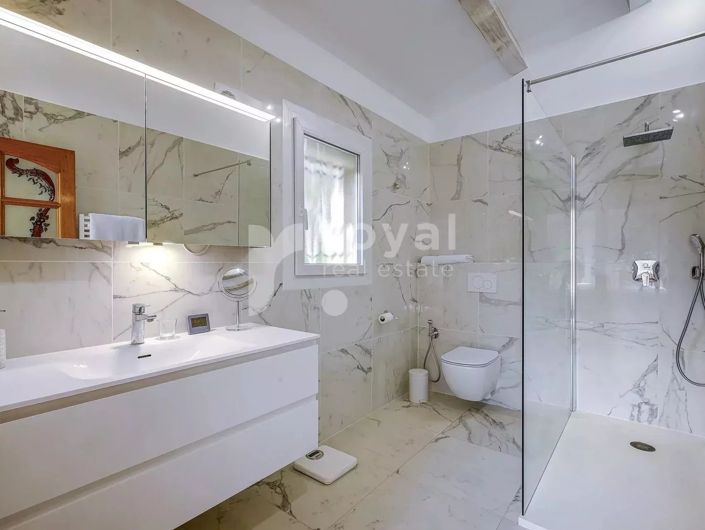 Image No.18-4 Bed House for sale