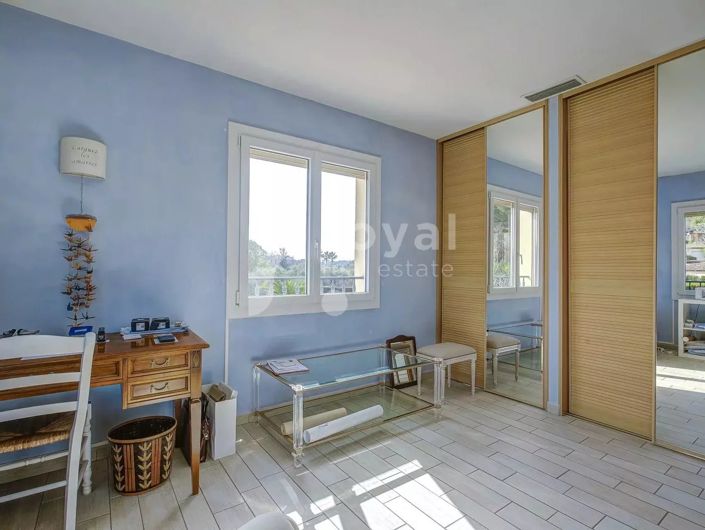 Image No.22-4 Bed House for sale