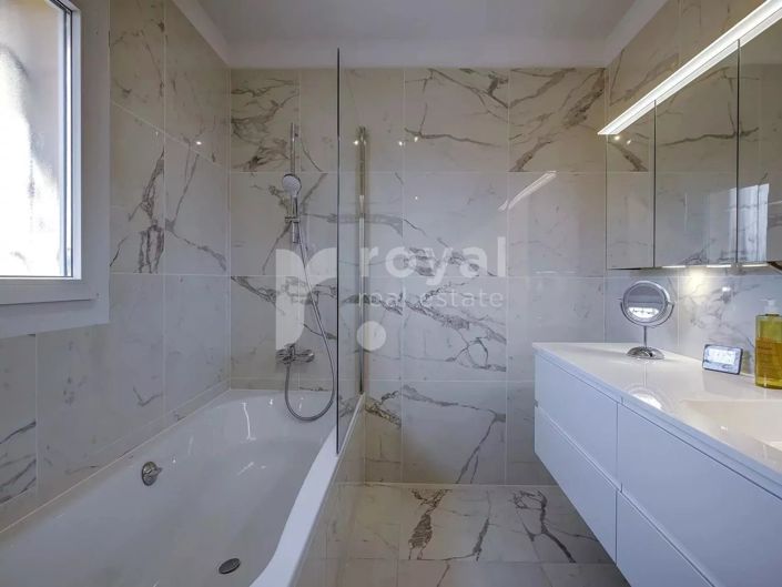 Image No.24-4 Bed House for sale