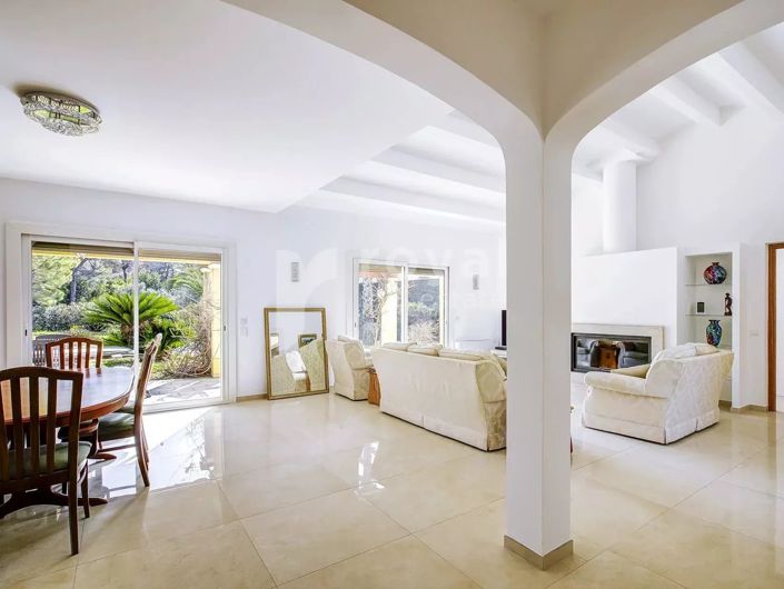 Image No.8-4 Bed House for sale