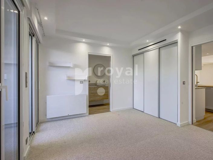 Image No.10-1 Bed Apartment for sale