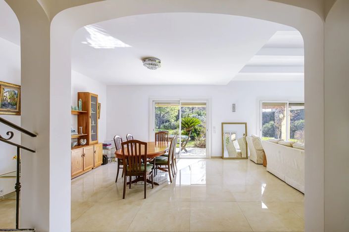 Image No.14-4 Bed House for sale