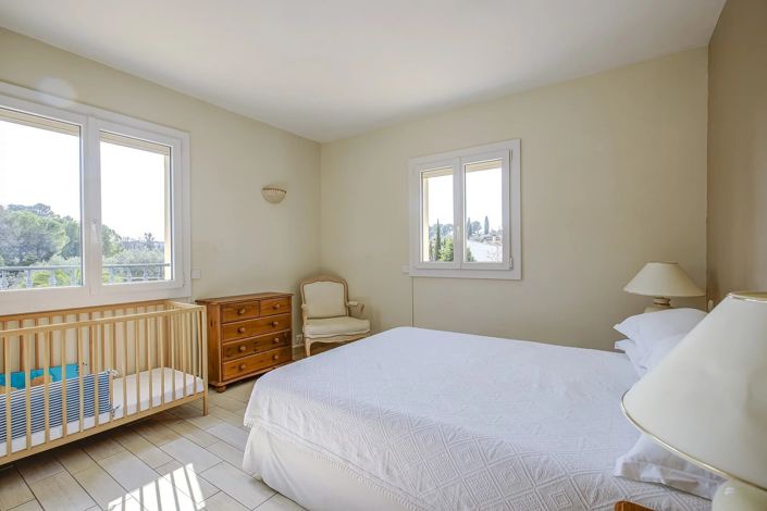 Image No.18-4 Bed House for sale