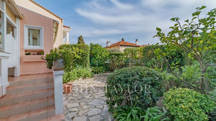 Image No.11-3 Bed House for sale