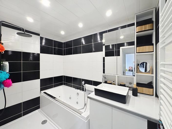 Image No.10-3 Bed Apartment for sale