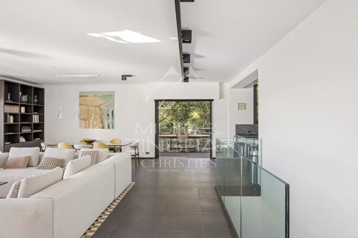 Image No.10-5 Bed House for sale