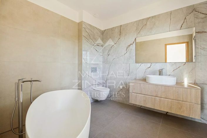 Image No.6-4 Bed House for sale