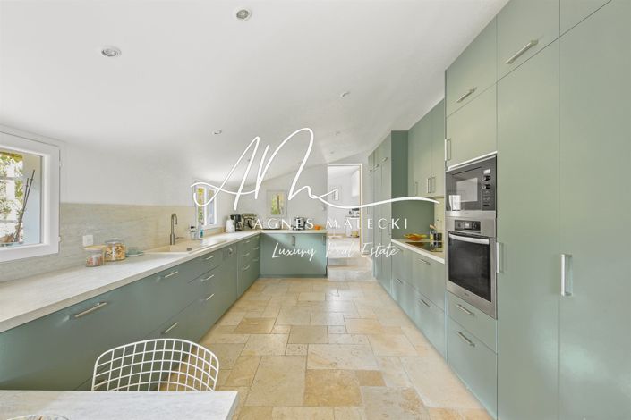 Image No.9-5 Bed House for sale