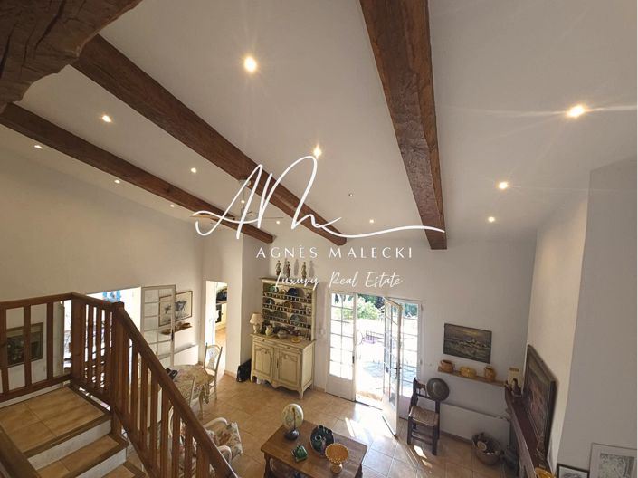 Image No.6-5 Bed House for sale