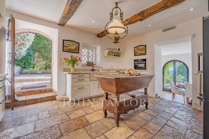 Image No.16-6 Bed House for sale