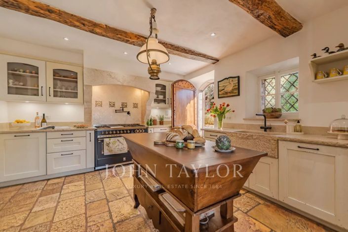 Image No.17-6 Bed House for sale