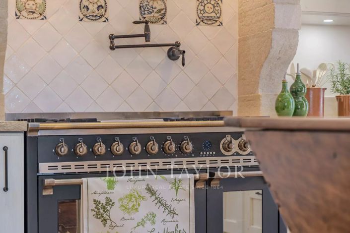 Image No.18-6 Bed House for sale