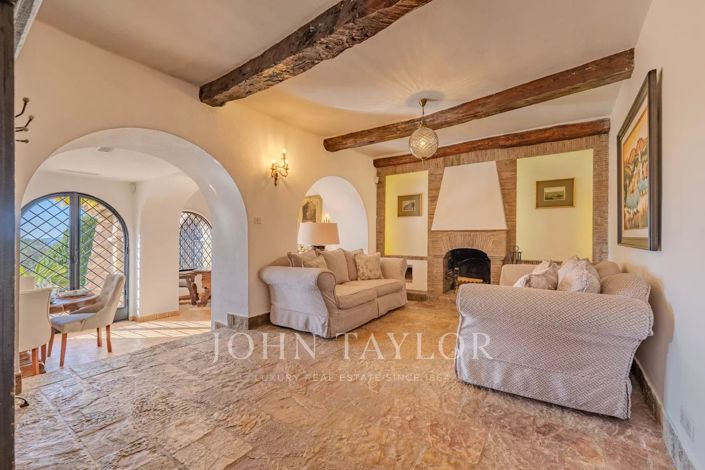 Image No.21-6 Bed House for sale