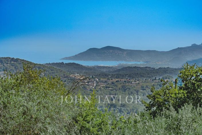 Image No.30-6 Bed House for sale