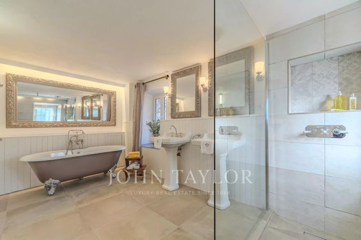 Image No.32-6 Bed House for sale