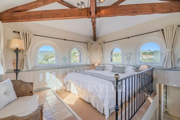 Image No.36-6 Bed House for sale