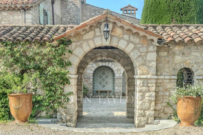 Image No.40-6 Bed House for sale