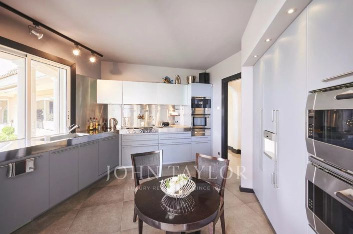 Image No.15-5 Bed House for sale