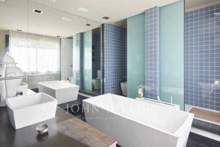 Image No.18-5 Bed House for sale