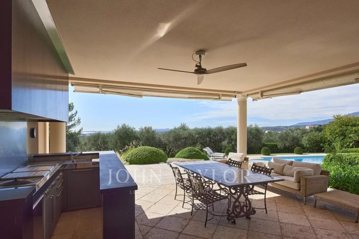 Image No.6-5 Bed House for sale