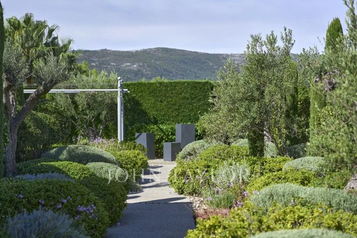 Image No.9-5 Bed House for sale