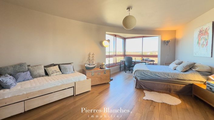 Image No.13-5 Bed Apartment for sale