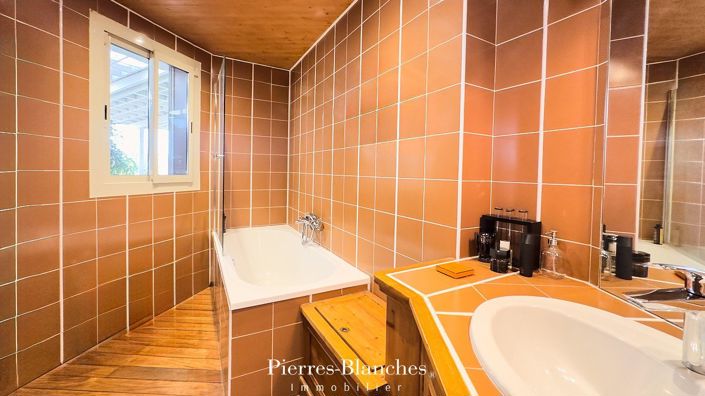 Image No.15-5 Bed Apartment for sale