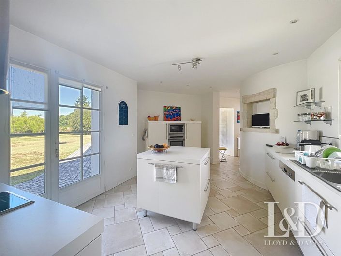 Image No.8-3 Bed House for sale