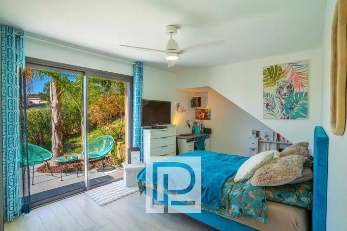 Image No.11-5 Bed House for sale