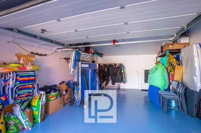 Image No.17-5 Bed House for sale