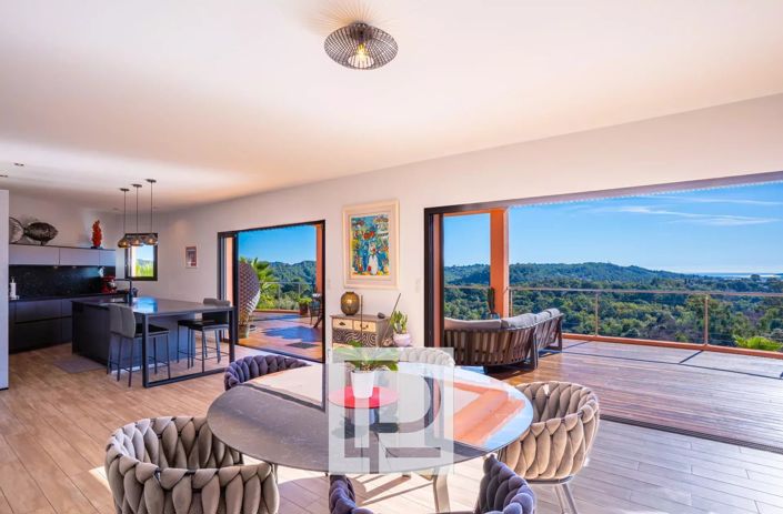 Image No.5-5 Bed House for sale