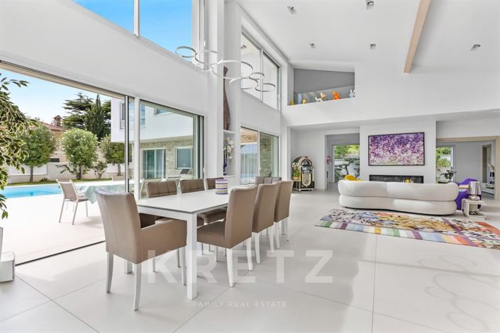 Image No.6-5 Bed House for sale