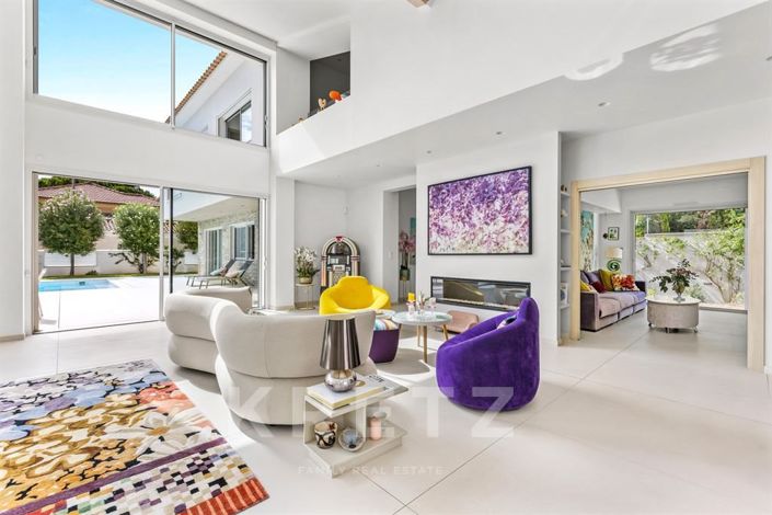 Image No.7-5 Bed House for sale