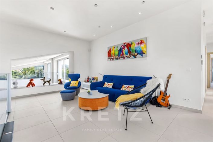 Image No.9-5 Bed House for sale