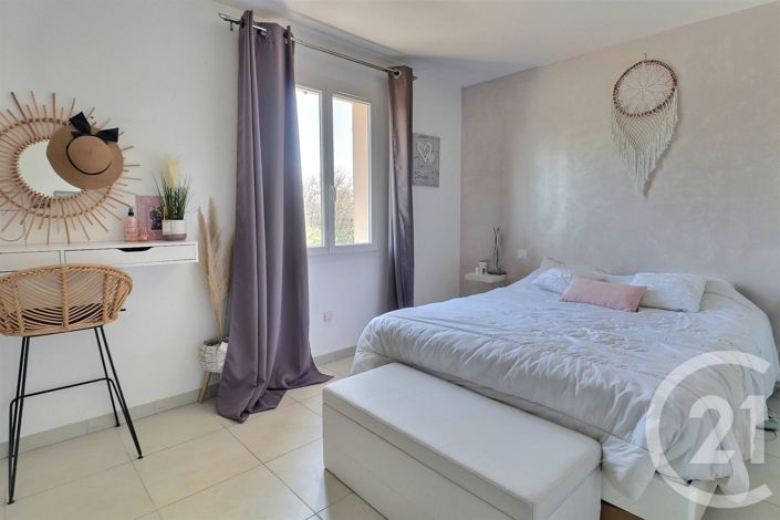 Image No.7-3 Bed House for sale
