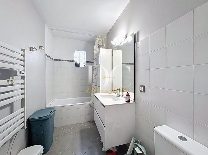 Image No.11-2 Bed House for sale