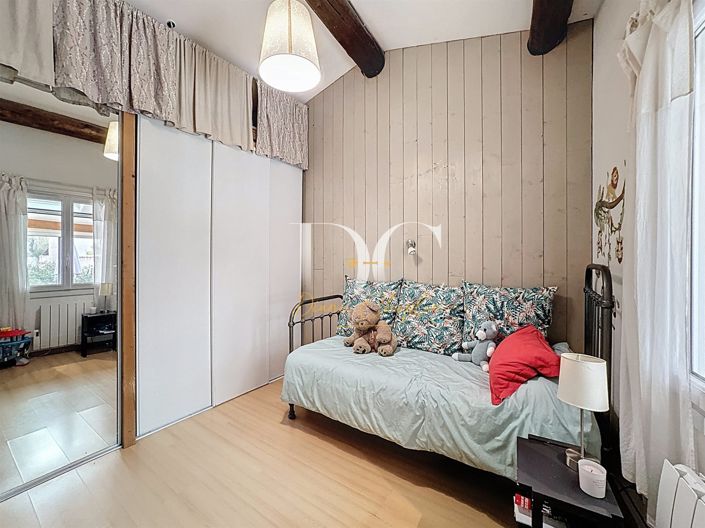 Image No.12-2 Bed House for sale