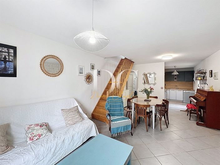 Image No.5-2 Bed House for sale