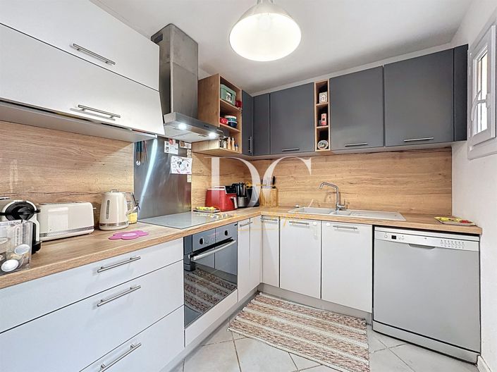 Image No.8-2 Bed House for sale